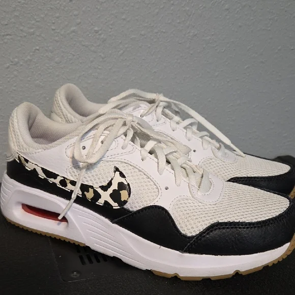 Nike Women's White and Black Sneakers with Animal Print - Picture 4 of 9